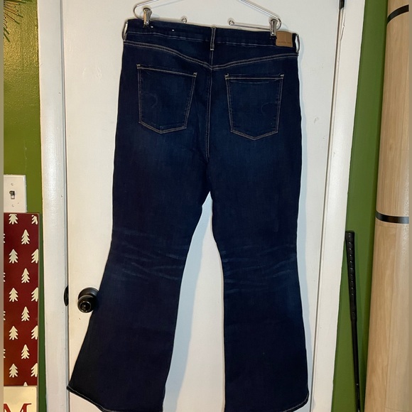 Women’s Curvy Super Hi-Rise Flare Jean - Picture 2 of 6